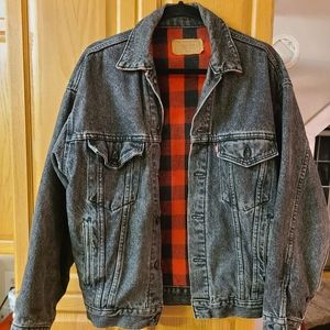 Vintage Levis red tag denim w/red and black flannel lining. Very good.Small.